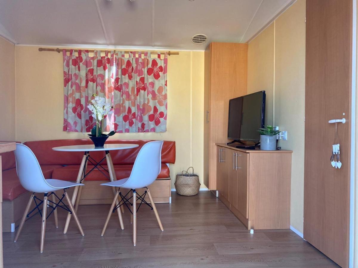 Villa EL PINAR, muy cerca del mar, y con piscina privada Chiclana de la Frontera Exterior foto