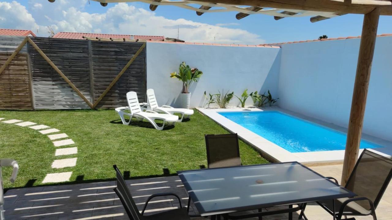 Villa EL PINAR, muy cerca del mar, y con piscina privada Chiclana de la Frontera Exterior foto