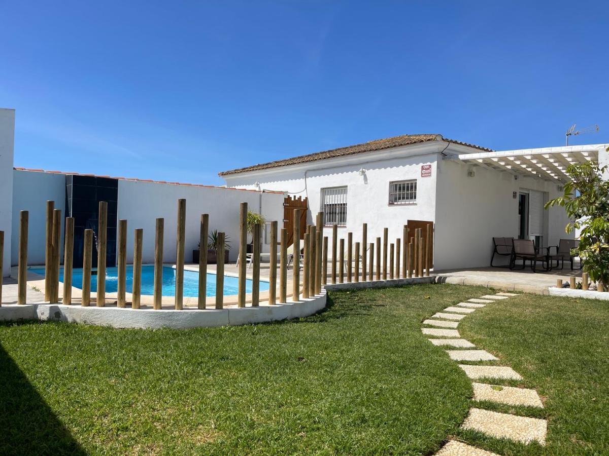 Villa EL PINAR, muy cerca del mar, y con piscina privada Chiclana de la Frontera Exterior foto